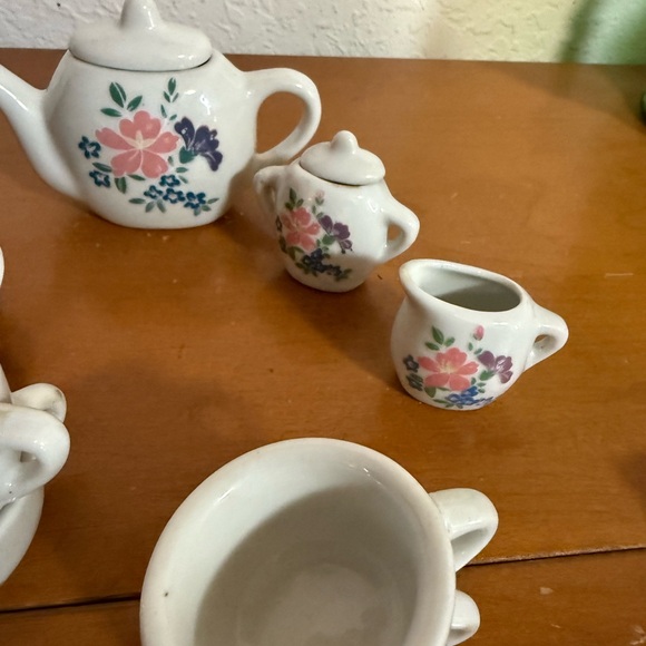 Floral Miniature Tea Set - Picture 10 of 11